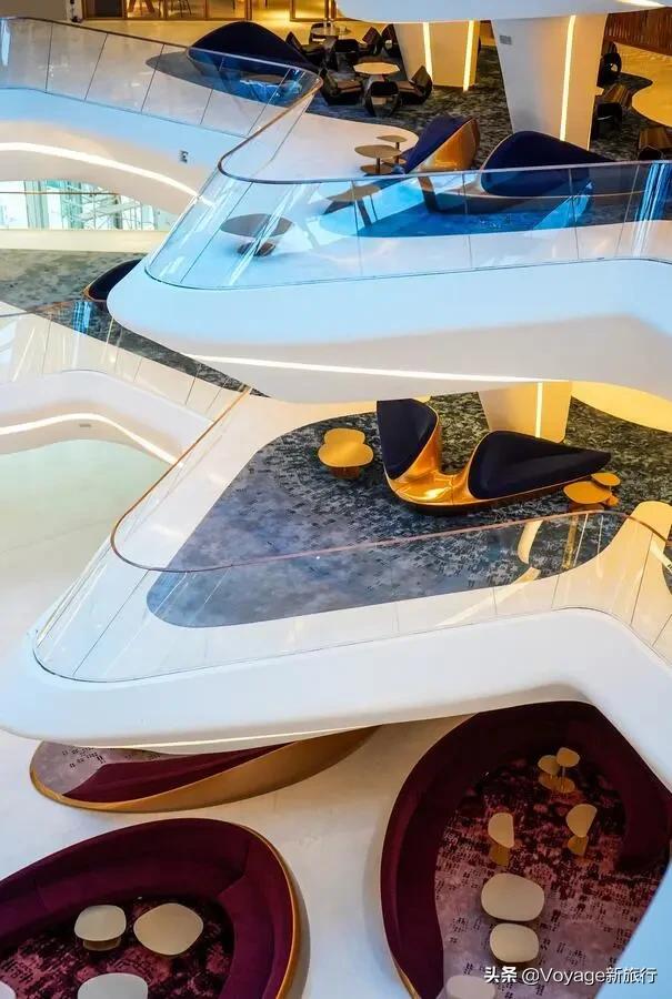 不可多得的扎哈遗作，这家最新开幕的未来感酒店，仿佛睡在酷炫的太空飞船里！