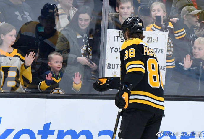 欧冠决赛体育频道直播吧,足球比赛直播2022欧冠曼联