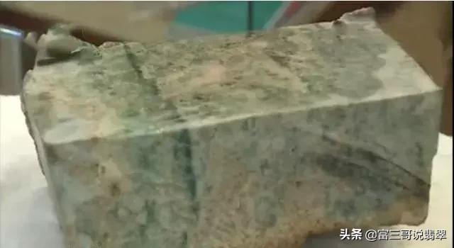 翡翠原石切了卖还是当赌石卖好,那些年切垮的翡翠原石