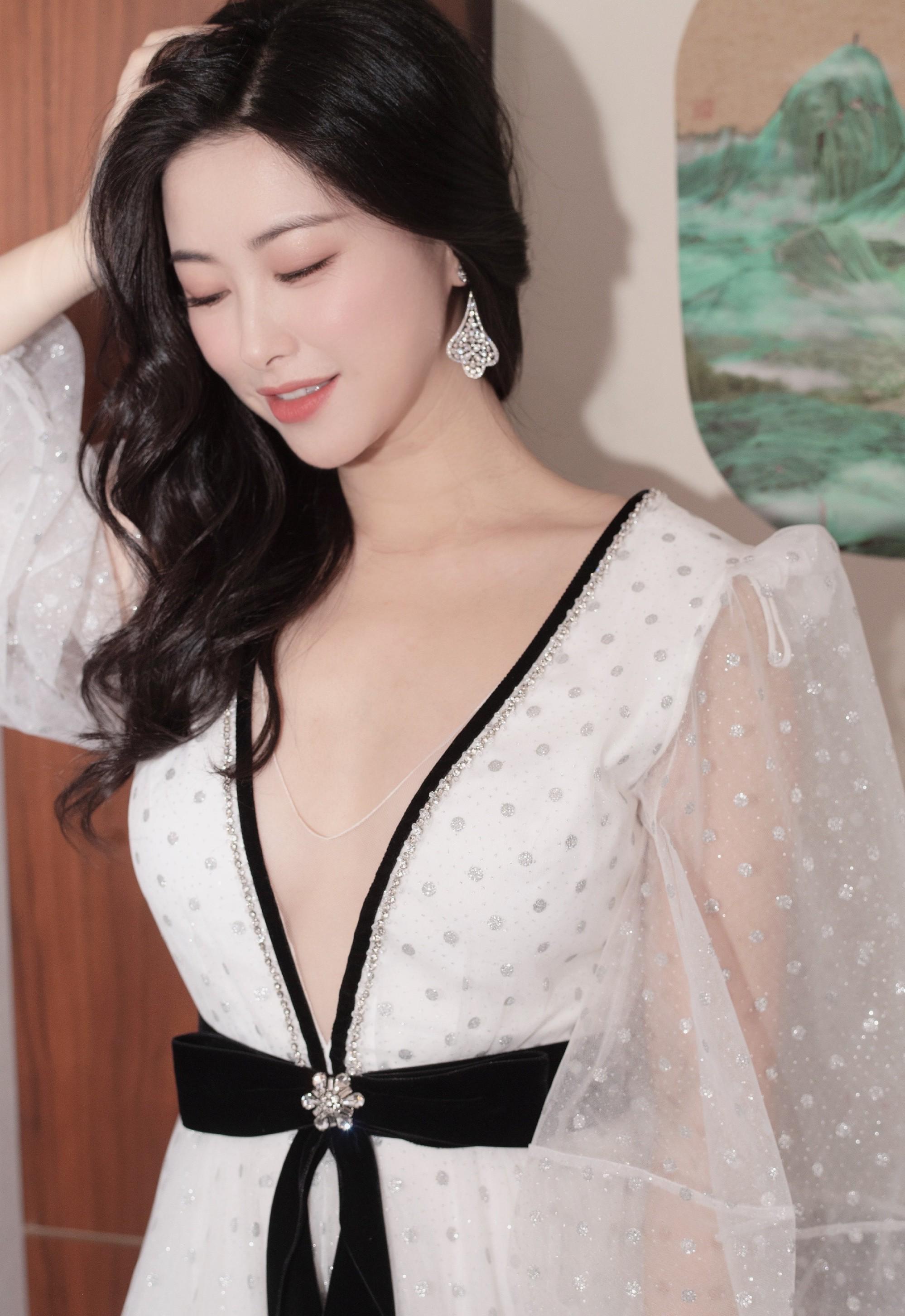 结婚不到3个月,“将门名媛”朱珠的精英老公就露馅了?