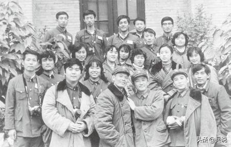 32师撤下老山备战,亲属纷纷探望,师规定:大年初六,全部离队