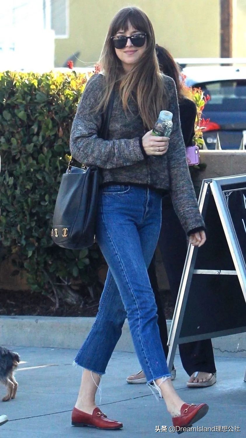 街拍白色乐福鞋,达妹街拍图文