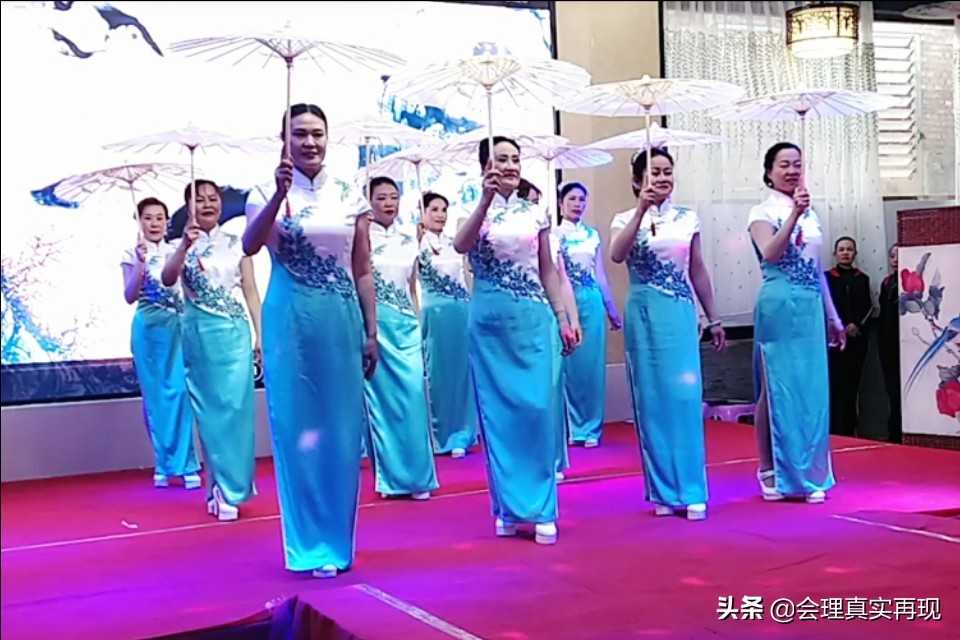 四川会理几百人涌向龙腾小区，小区人真好奇，到底发生啥事了？