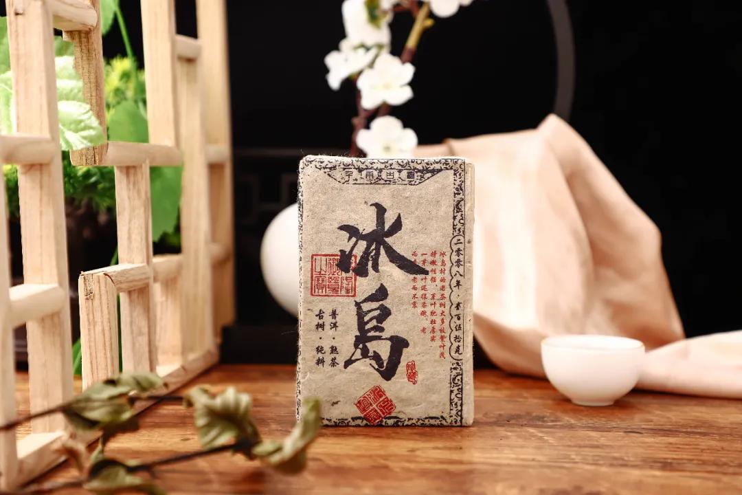 测评|岁月雕刻的冰岛熟砖，喝它简单又舒适