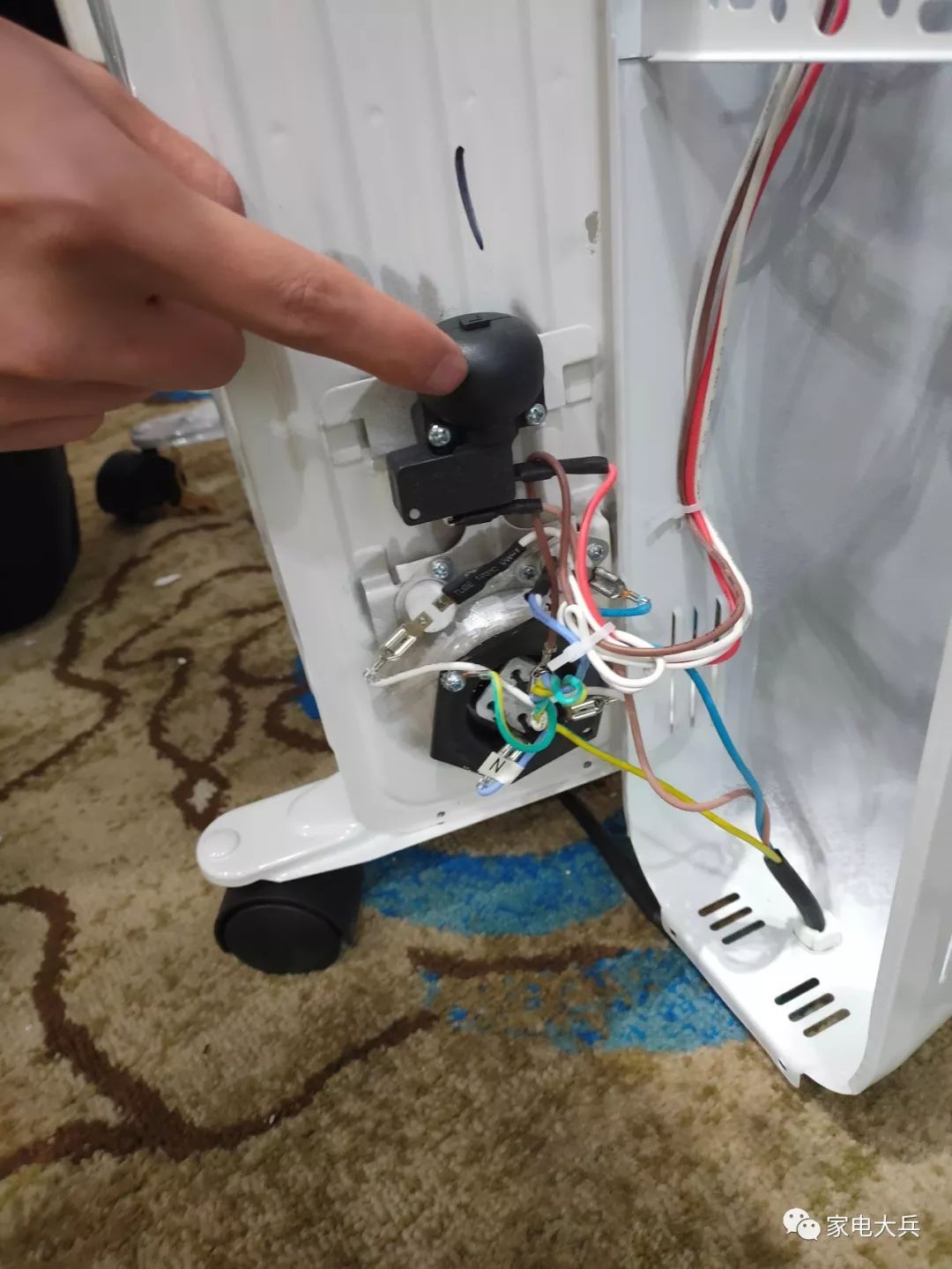 艾美特美的格力取暖器哪个好,格力与美的空调拆机对比视频