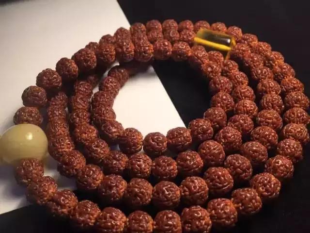 金刚菩提子纹路里面有小孔正常吗,金刚菩提啥样的纹路才是顶级的