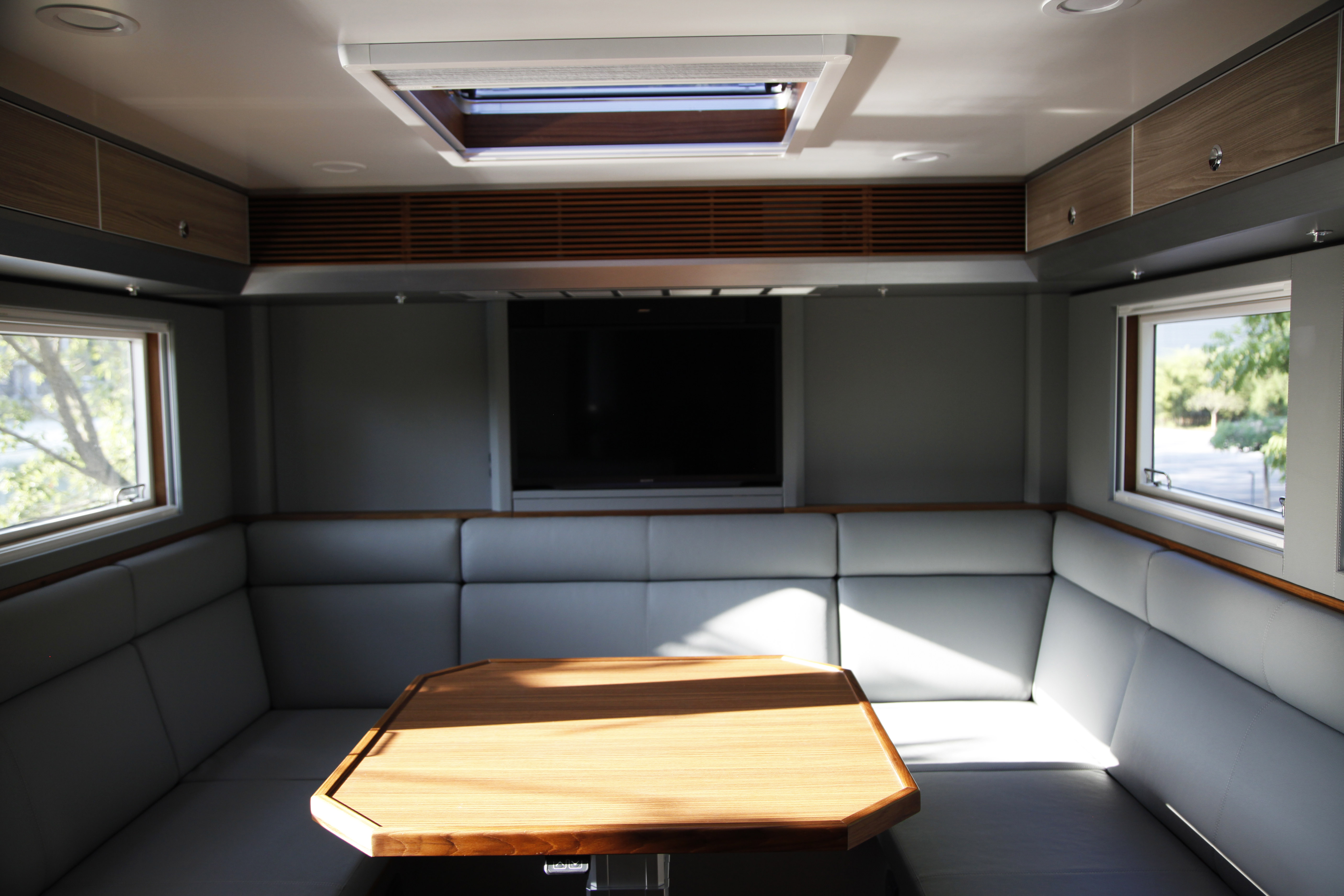 越野强劲王者，独栋别墅享受，阿莫迪罗曼8x8征服你了吗？