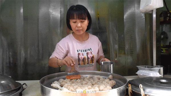 藏在水库的“阿姨街”，人均20块胖成猪