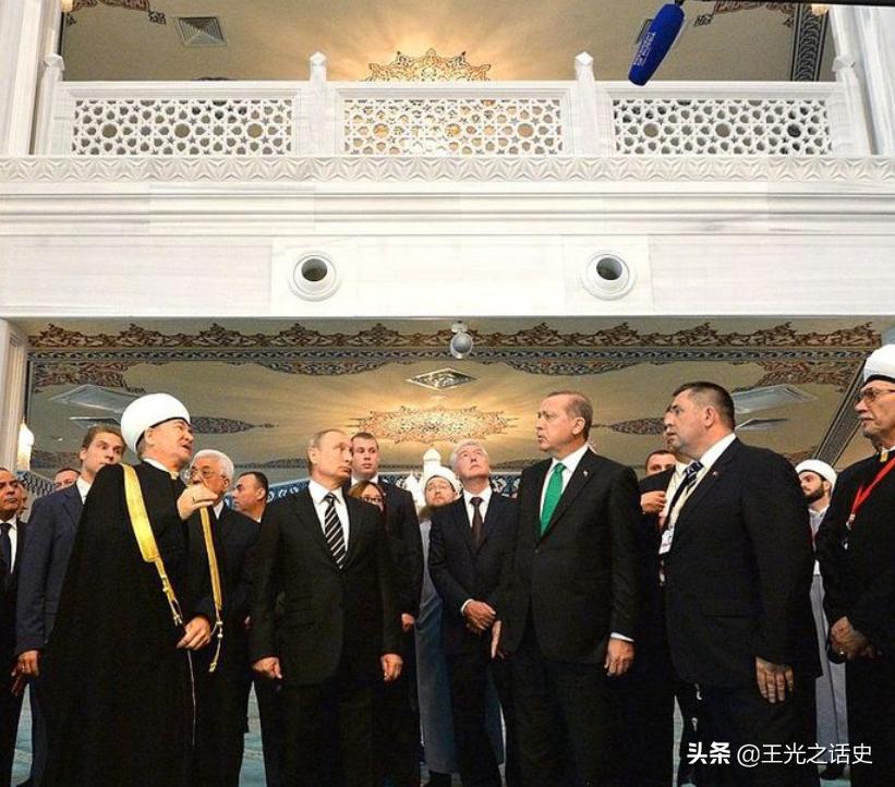 和德国纳粹不共戴天的俄罗斯，为什么有“光头纳粹”?