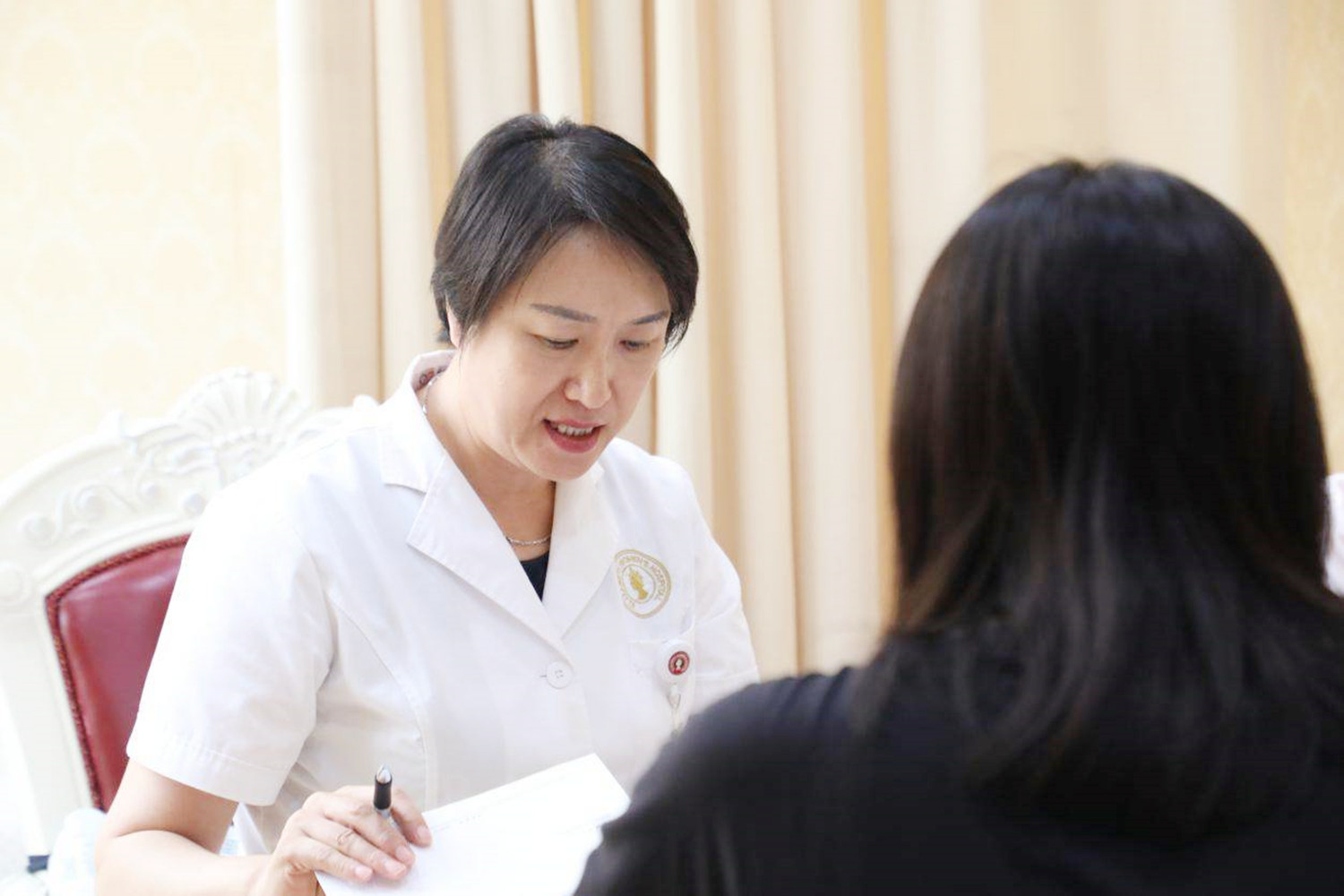 当女性身体出现这3种信号，大概率是到了排卵期，想要宝宝要抓紧