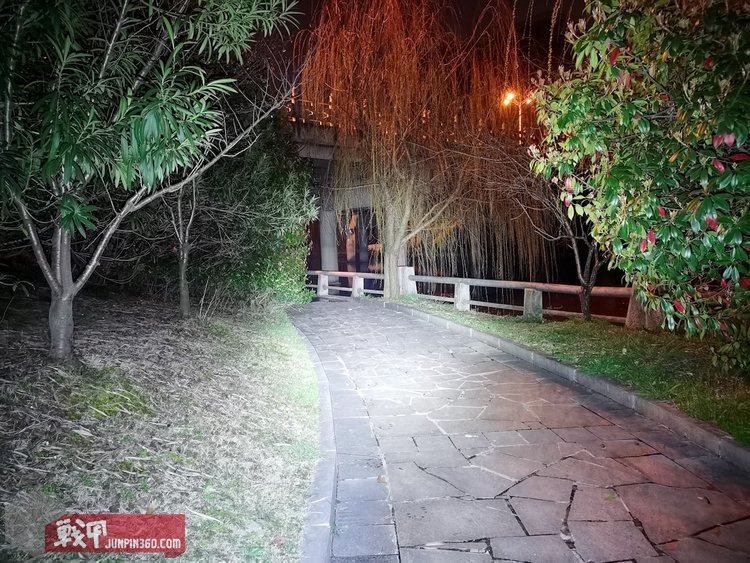 开启无线充电时代，OLIGHTBaton3手电尊享版