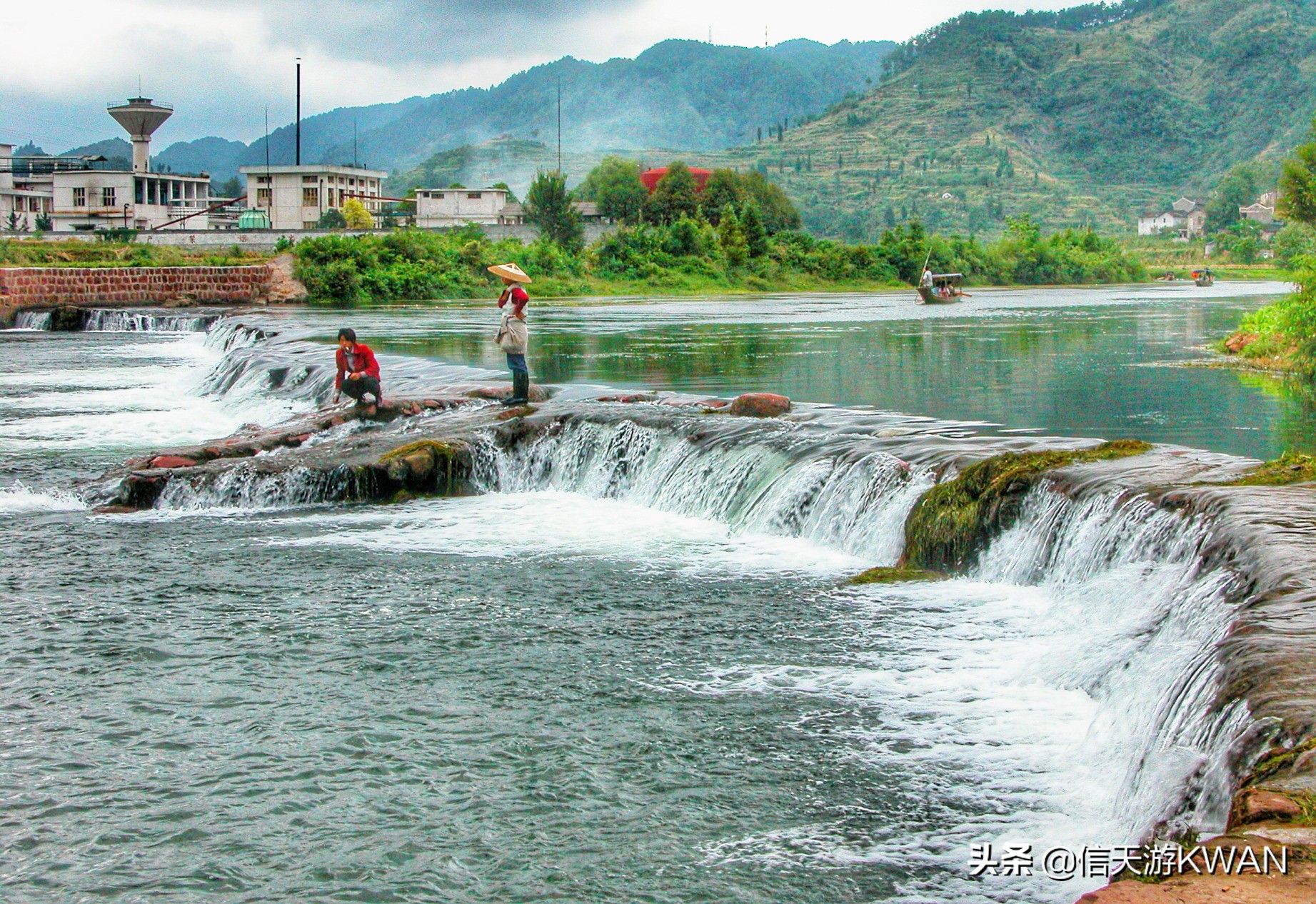 边城：沈从文笔下的湘西,沈从文在边城中对沱江的描写