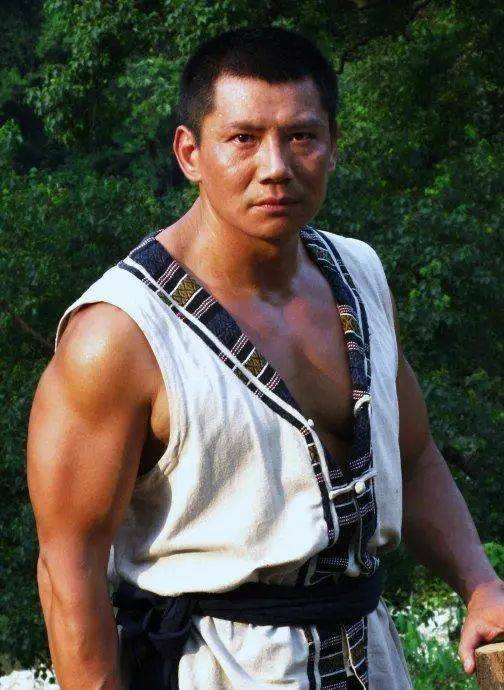 6位硬汉肌肉男明星,不温不火的肌肉男明星