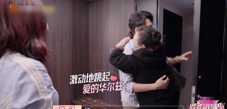 黄圣依婆婆开导陈松伶婆婆,陈松伶嘱咐黄圣依要给婆婆买奶茶