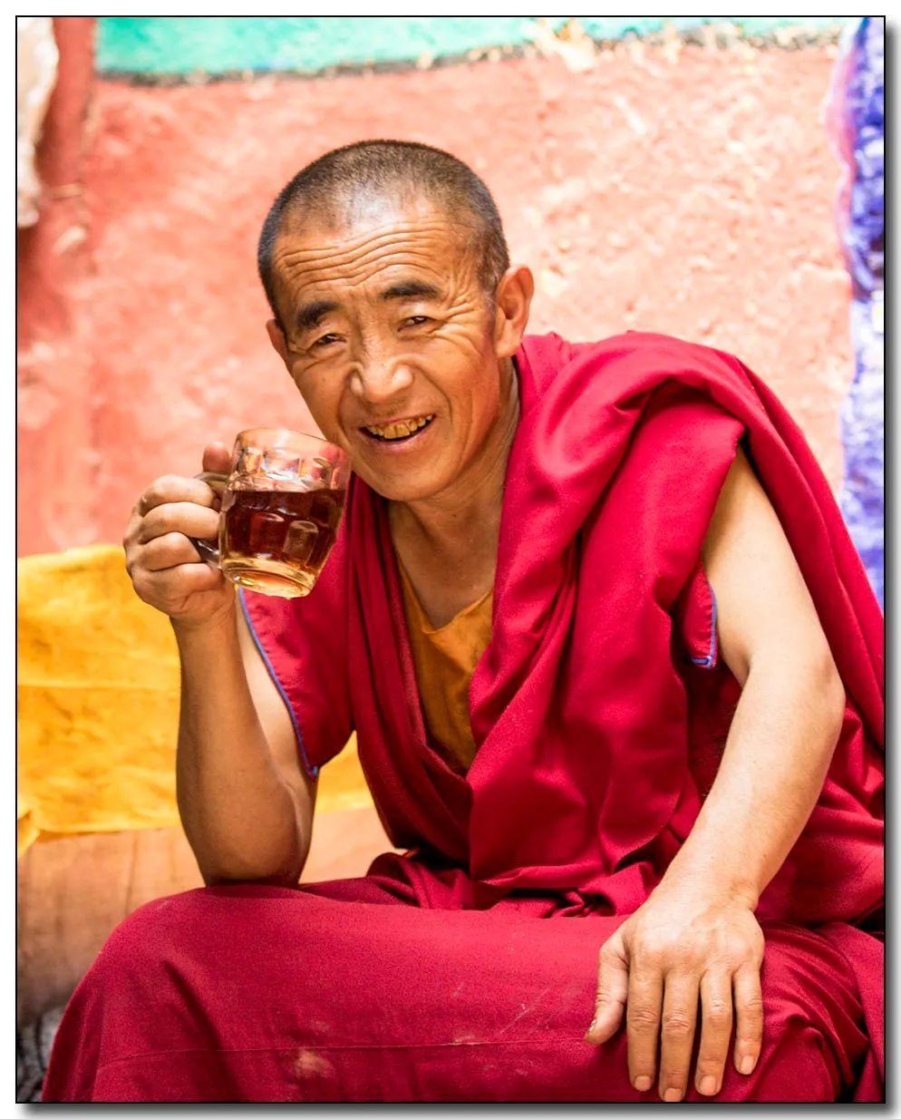 藏族丁真是哪里人,藏族丁真怎么当上明星了