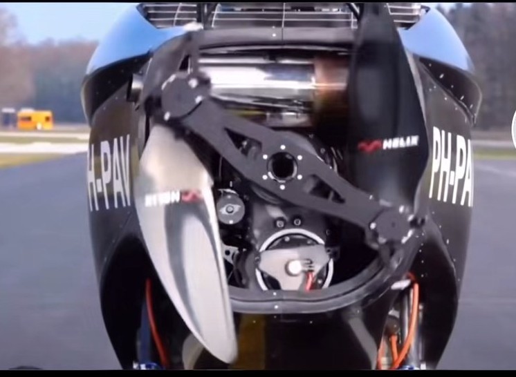 陆空一体式飞行汽车,陆空两用飞行汽车价格