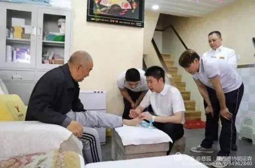 小小修脚房修出亿元大产业——记全国专业修脚连锁集团董事长郑远元