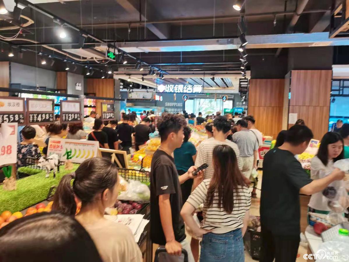 郑州遭遇特大暴雨冲走人视频,郑州曾被暴雨击中的24小时