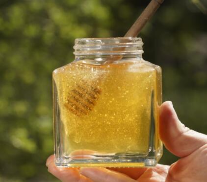 黑蜂蜜如何辨别真假,黑蜂蜜结晶怎么辨别真假