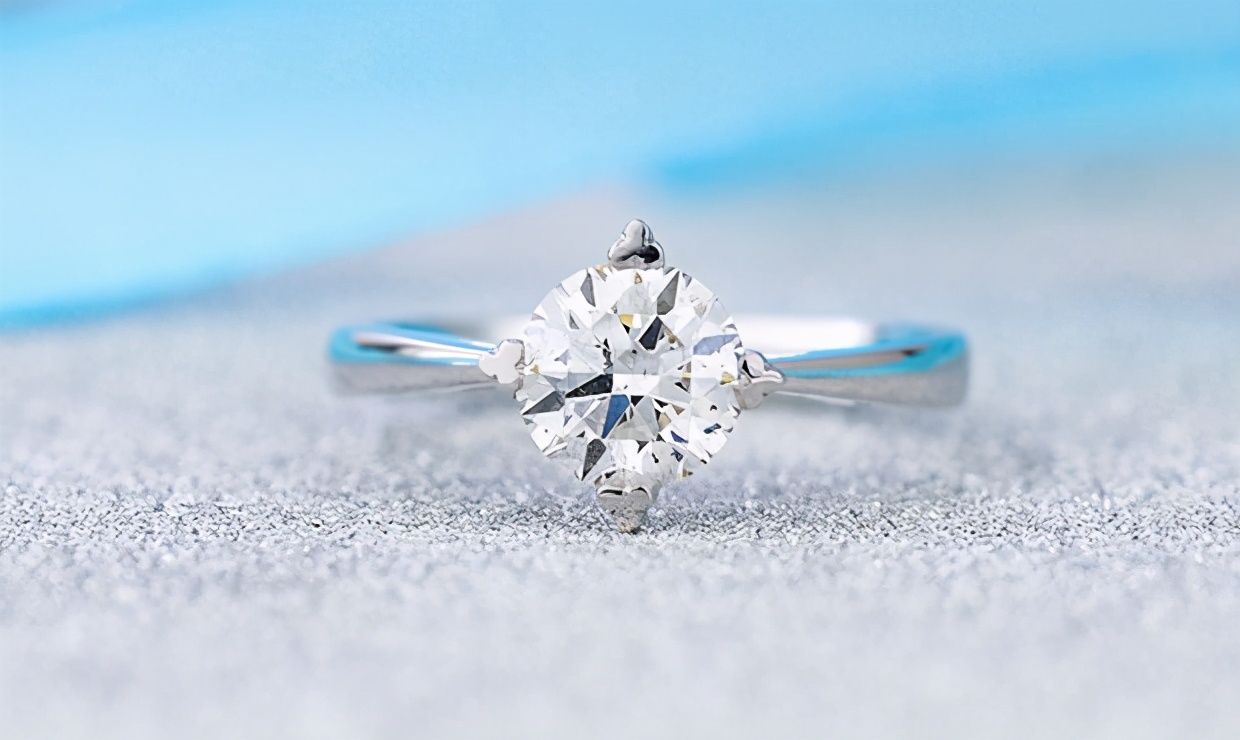 买铂金钻戒还是买18k钻戒,婚戒买纯铂金好还是钻戒好