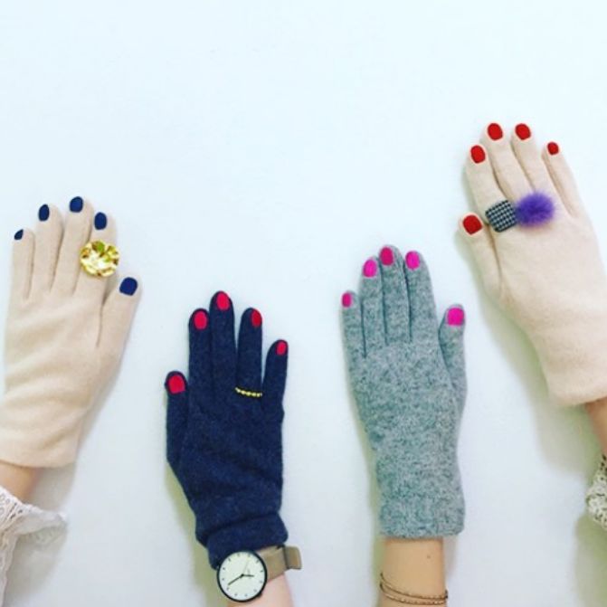 有人看见这篇文章出个可替换甲片的指甲油手套,我绝对第一个下单