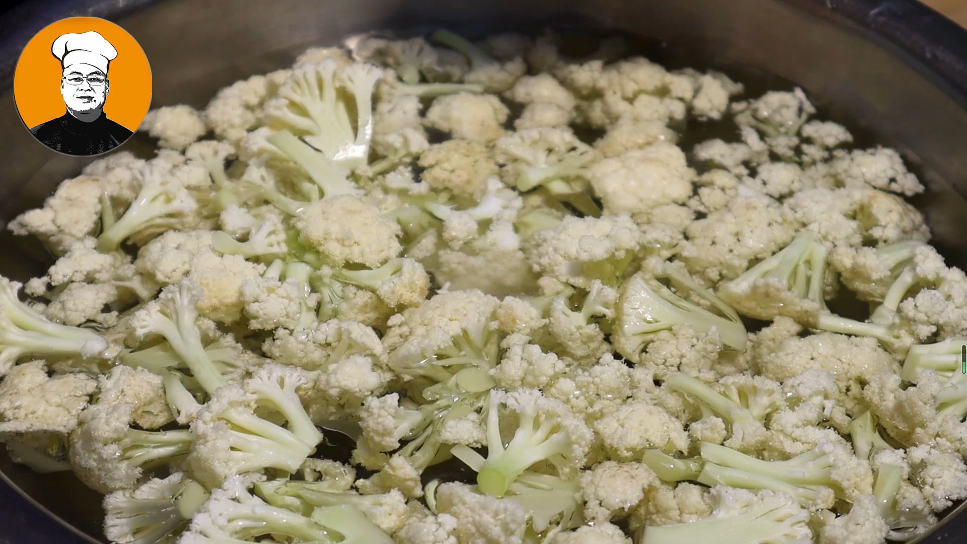 饭店的大厨教你怎么炒花菜,炒花菜不过水