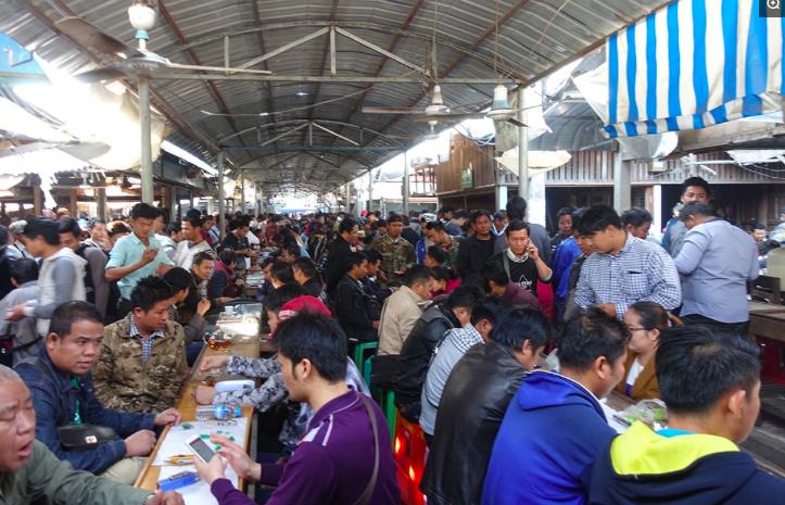 中国女子缅甸行,东西卖给中国人,但中国人去看要先买门票