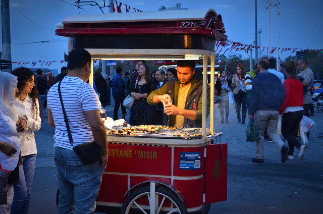 适合四季摆地摊卖利润高的小商品,摆地摊卖杂粮煎饼的利润怎么样