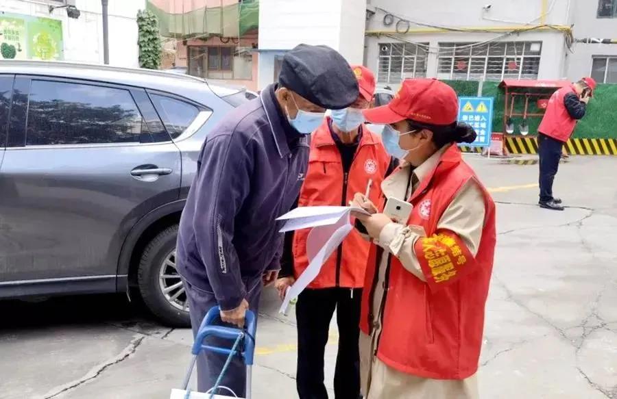 致敬防疫一线医护人员文案,防疫一线社区工作人员的最美身影