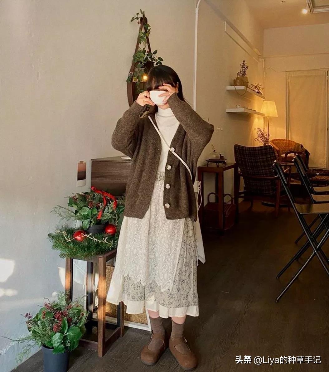 半裙+外套,连衣裙+外套=今春王炸组合