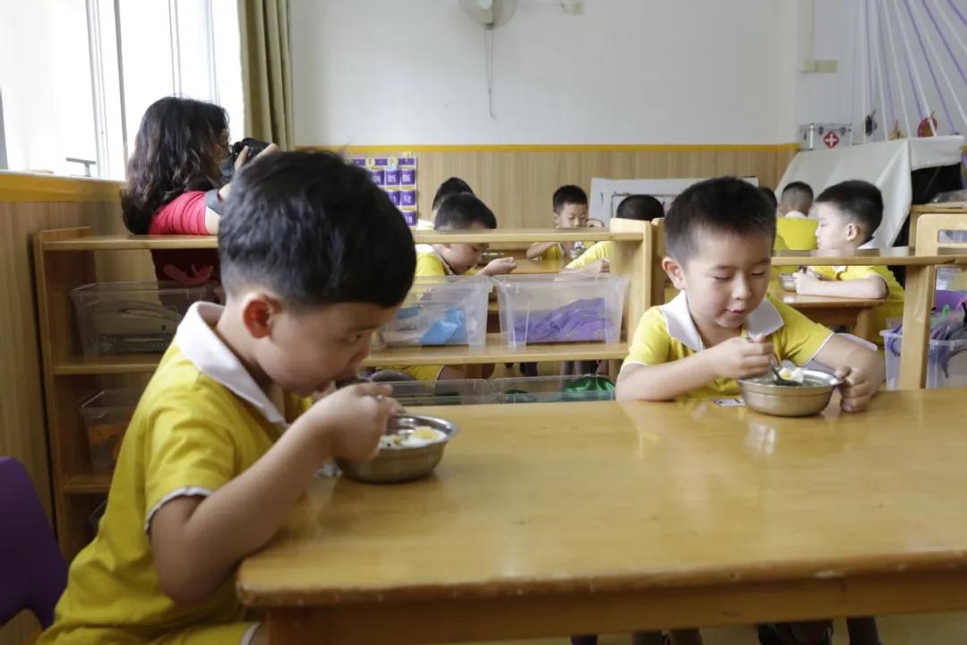 带你围观幼儿园开学第一天,幼儿园萌娃开学