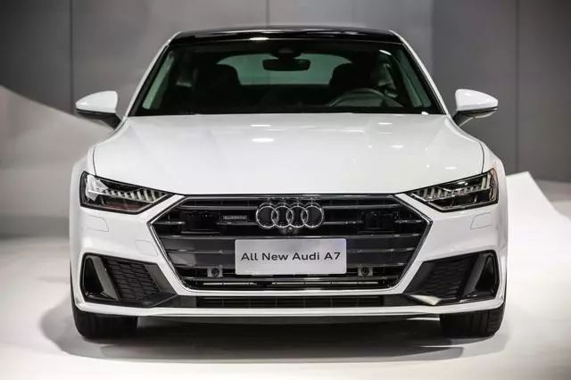 情怀奔驰最值得入手的是哪款,不考虑价格奔驰哪款车好