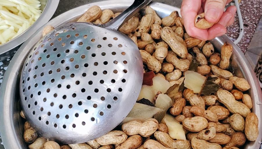 花生怎么煮好吃又不变黑,花生一泡就变白色