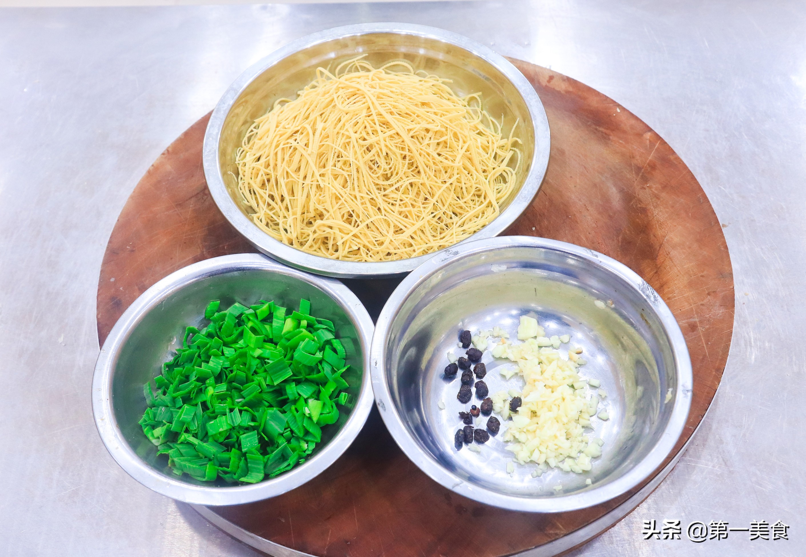 豆腐皮最好吃的2种做法,豆腐皮卷肉馅的汤汁家常做法