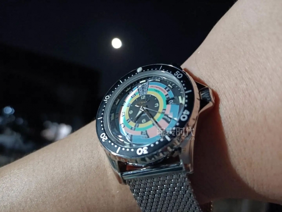 网友晒自己微信好友数量,网友晒1300手表