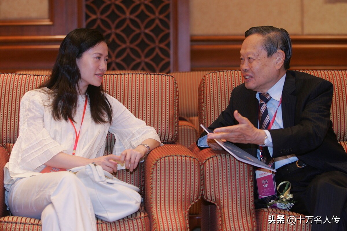 杨振宁的艰难求学,杨振宁怎样看待外界的非议