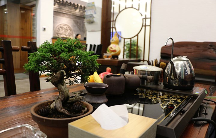 来袁家村花田月下住民宿,咥陕西美食、泡酒吧,逛民俗!