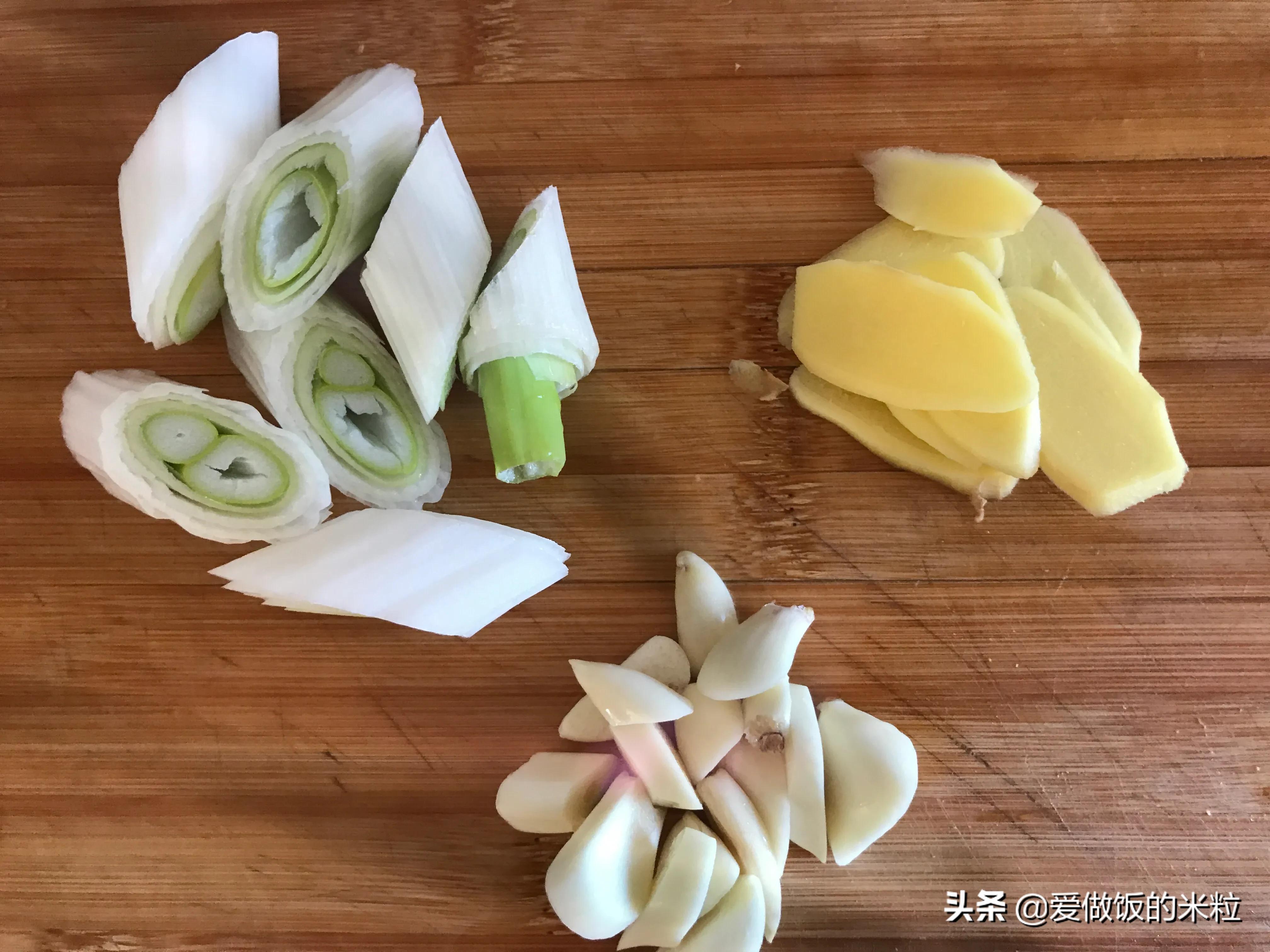 怎么炖小草鱼好吃家常做法视频,炖草鱼用热水锅还是凉水下锅好