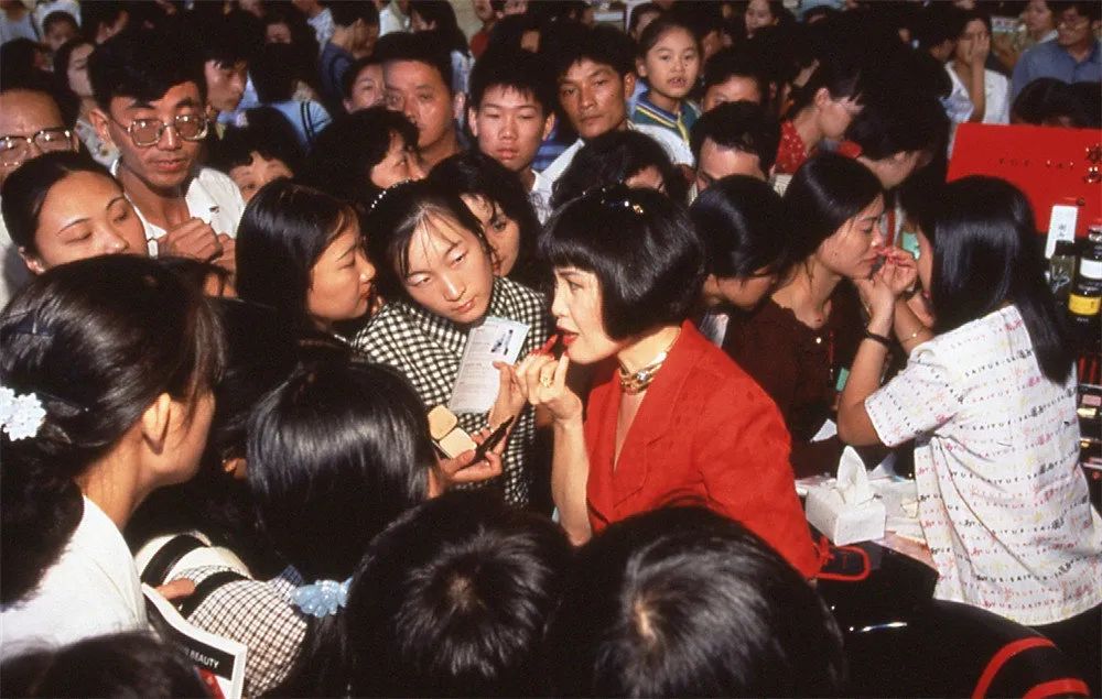 羽西宣布转型方向,羽西为什么实体店都从商场撤柜