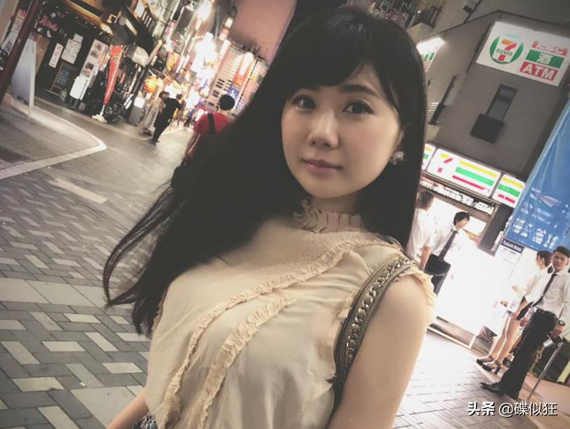 日媒曝江宏杰,江宏杰戴婚戒近照