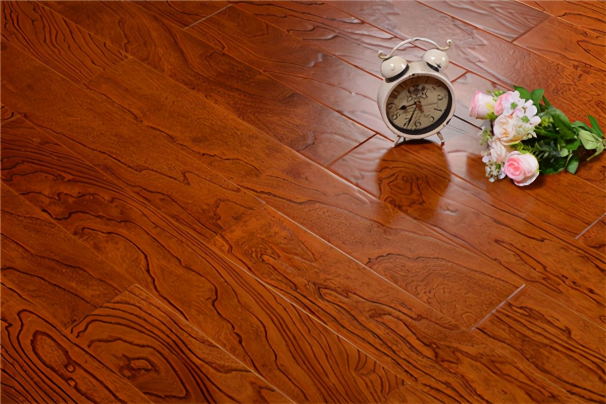 大尺寸木地板搭配什么地板,大木地板通铺是不是损耗大