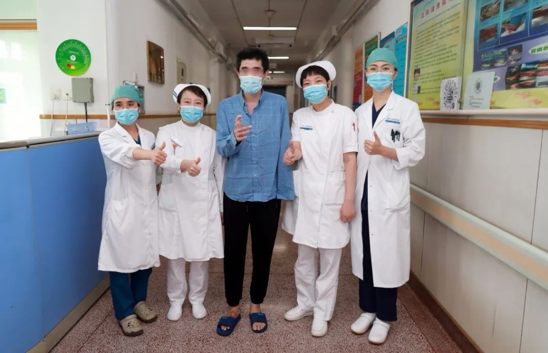 医生妙想创奇迹！北京积水潭医院烧伤科完成首例高压电烧伤患者左拇寄养异位再植重建右拇手术