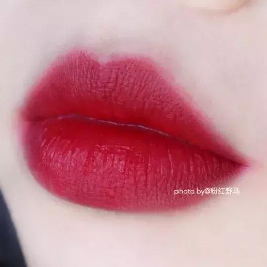 玫红色调的口红推荐,适合夏季的正红色口红