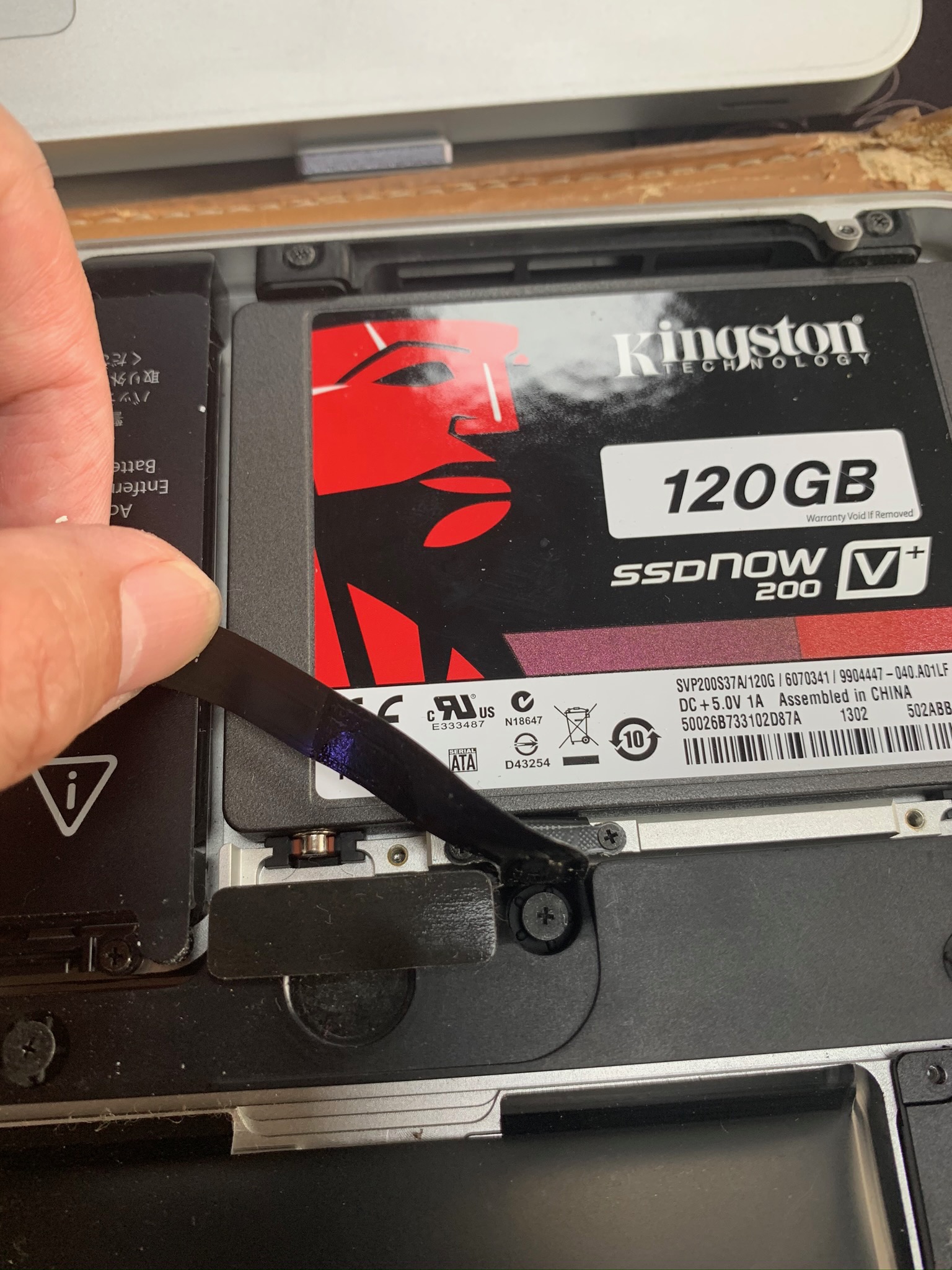 macbookpro喇叭破音使用工具,macbookpro喇叭破音胶水修复方法