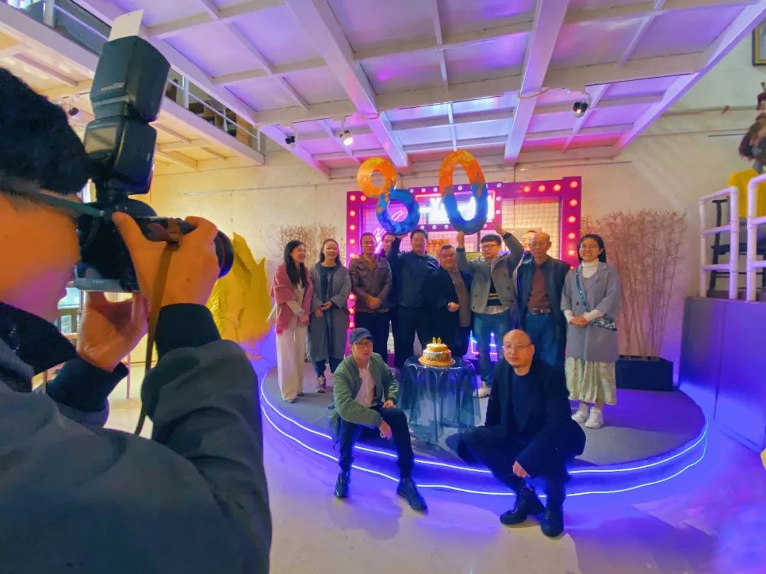 庆川美80周年!美酒、蛋糕,咖啡桌前的艺术聚会