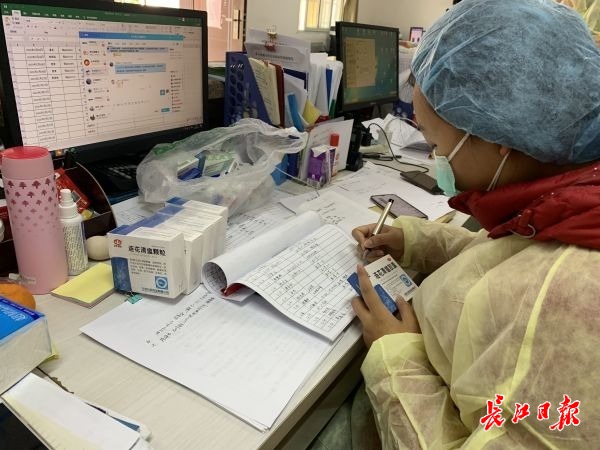 积极报名参加志愿者活动,心甘情愿的来到一线加入志愿者