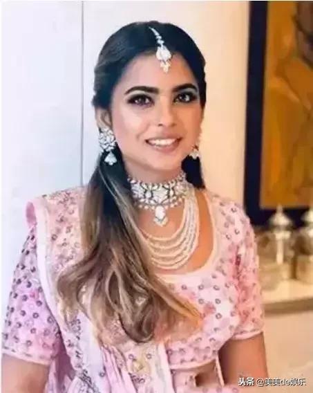 世纪婚礼花费7亿，顶级名流全部出席，奔驰镶满钻石