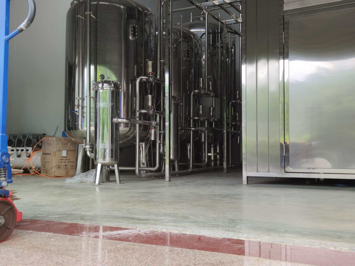 送世界一瓶好酒,给世界一瓶好水