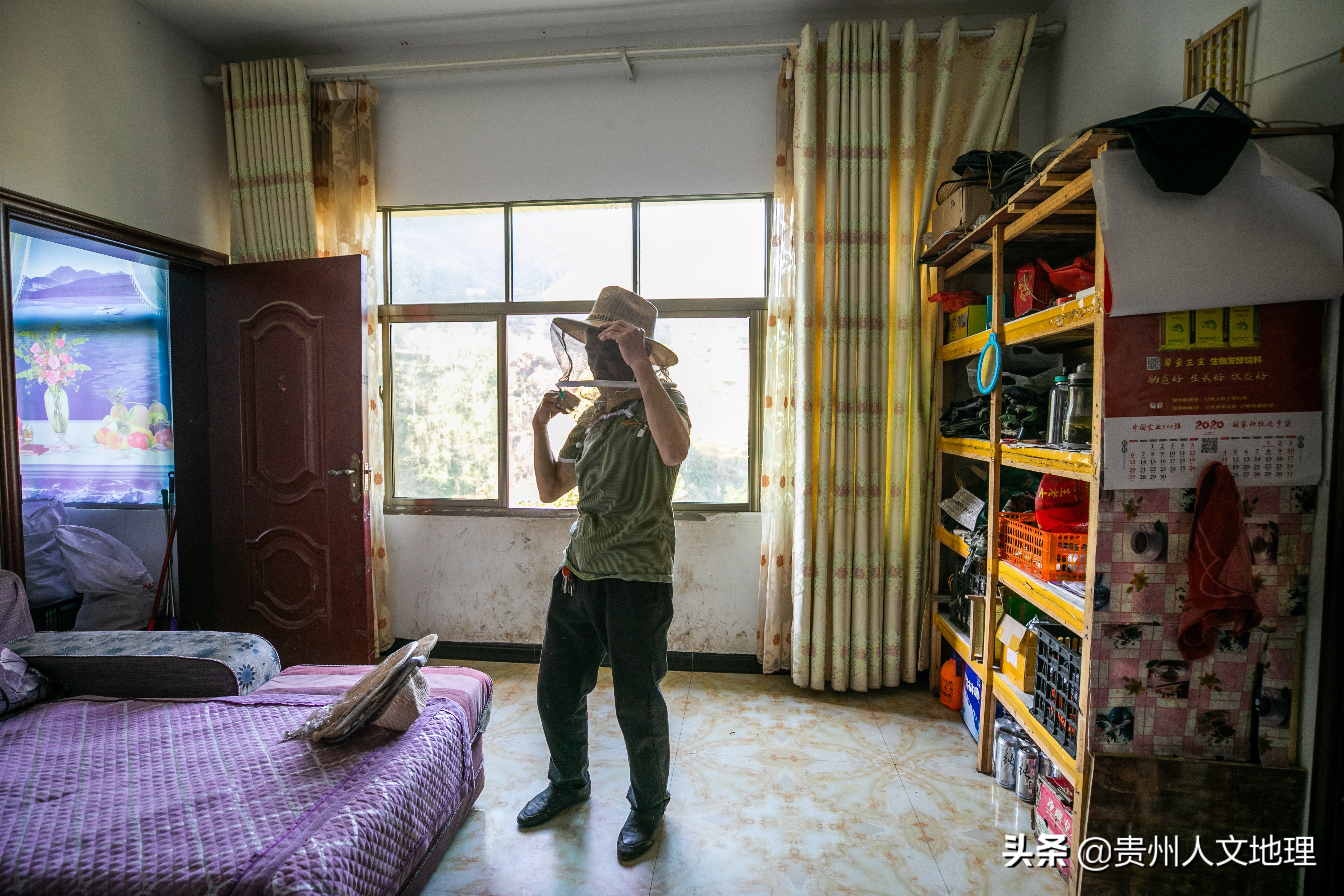 六旬老翁学养蜂网络直播卖蜂蜜年入近40万,取名小龙女