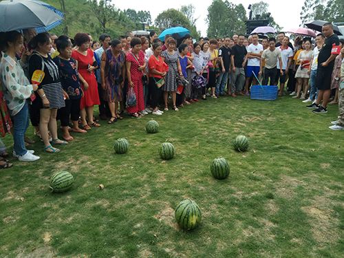 地摊卖西瓜怎样才赚钱,摆地摊卖西瓜销售秘诀